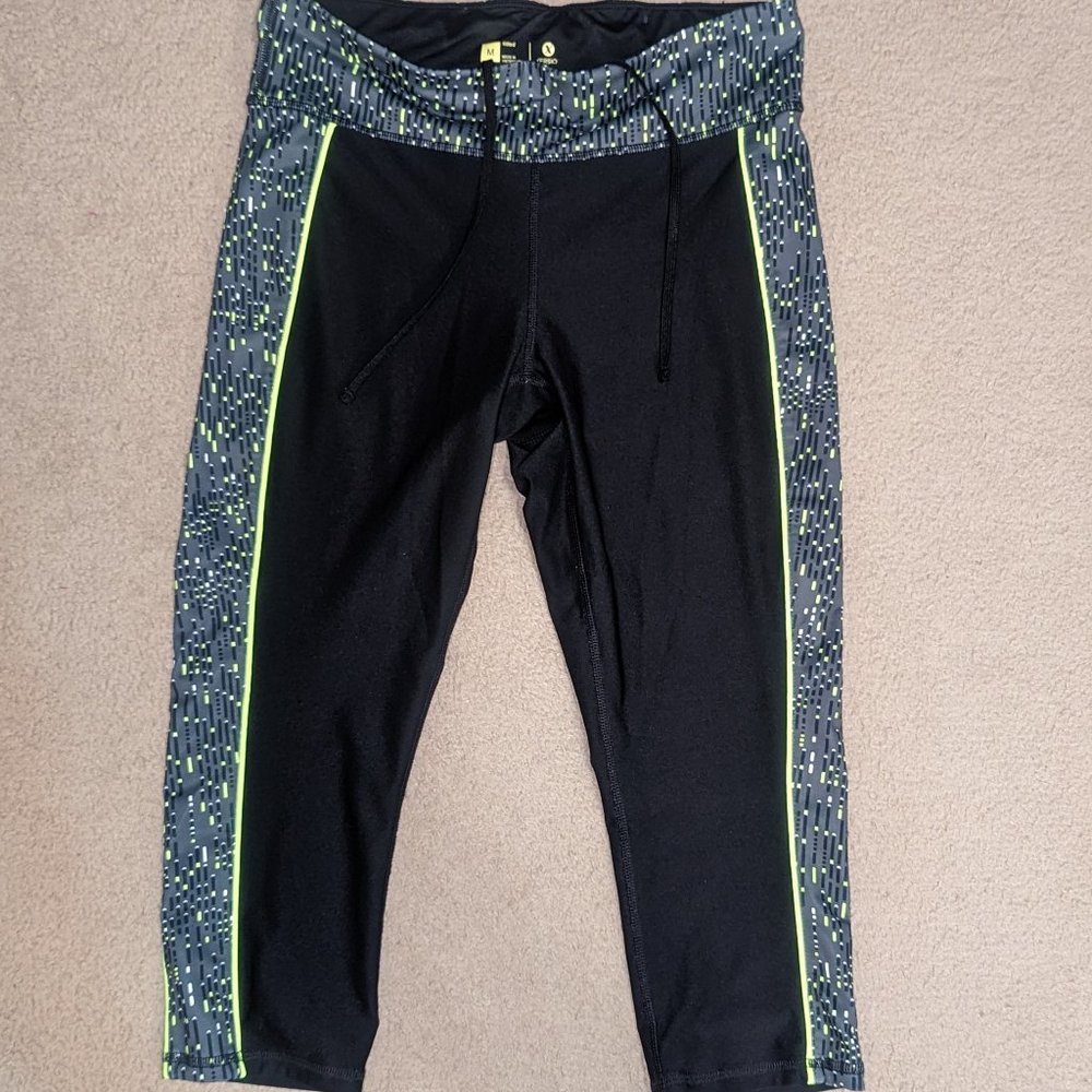 Ladies size medium Xersion brand workout capris
